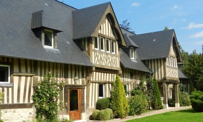 Touques House | LE PRESSOIR DES HERBES 17th-century building 5 km Deauville and Trouville