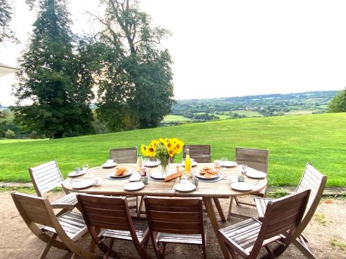Livarot House | Le Pressoir du Château de Neuville, Piscine & jeux - Famille & Amis