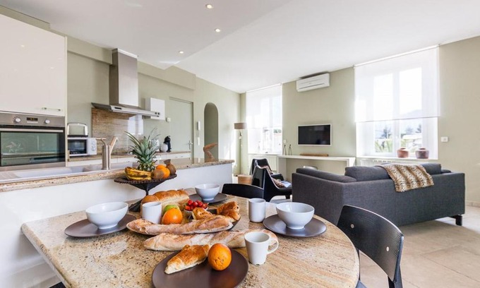 Roucas-Blanc Apartment | Le Protis