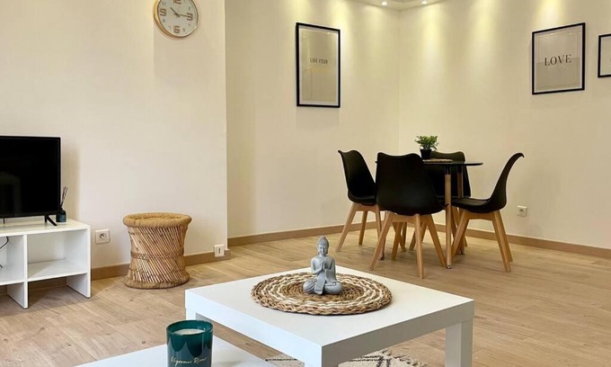 Nogent-sur-Oise Apartment | Le Royal Cosy - Spacieux T2 - Proche Chantilly, Paris & Astérix