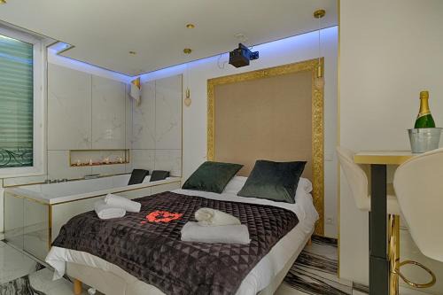 Villeneuve-Saint-Georges Apartment | Le Royal Jacuzzi