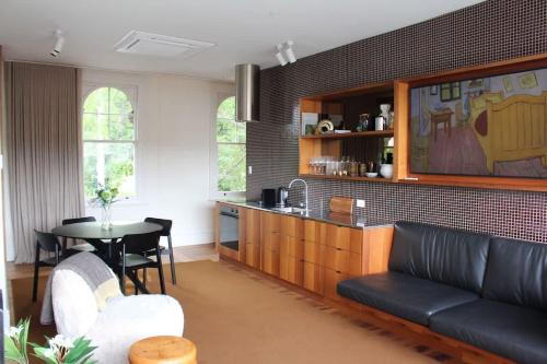 Launceston CBD Apartment | Le Salon Luxury City Apartment with Free Parking