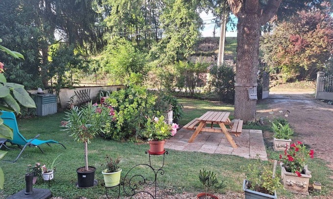 Lussault-sur-Loire Apartment | Le Sapin Parasol - House for 7 people.
