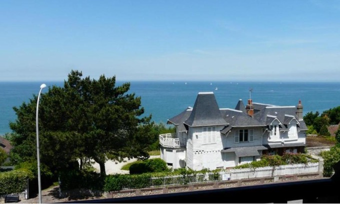 Benerville-sur-Mer Apartment | le SPA de Lily