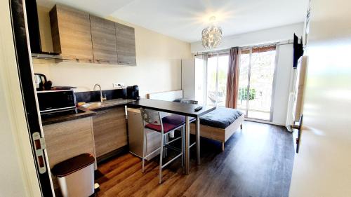 Rambouillet Apartment | Le studio Cosy d'Angelique et David avec Parking