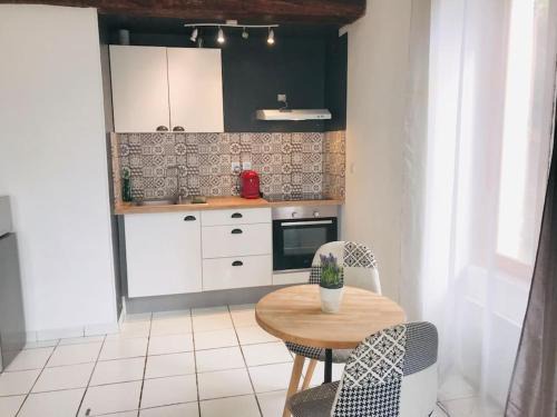 Auxerre Apartment | Le Studio du 14 parking gratuit et arrivée autonome