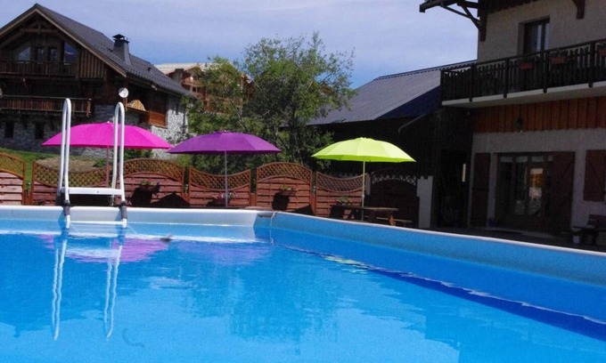 Albiez-Montrond House | LE TALAPET - POPPY
