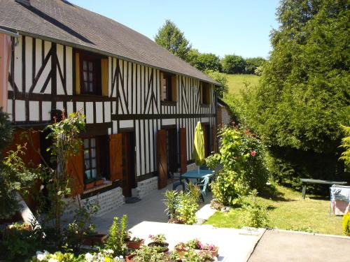 Fresnay-le-Samson House | Le Val Godard