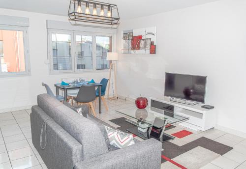 Decines-Charpieu Apartment | Le Victoria hyper-centre Décines