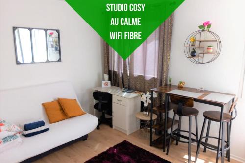 Tarbes Apartment | Le Zen -studio tout équipé- WIFI Fibre- centre ville avec parking