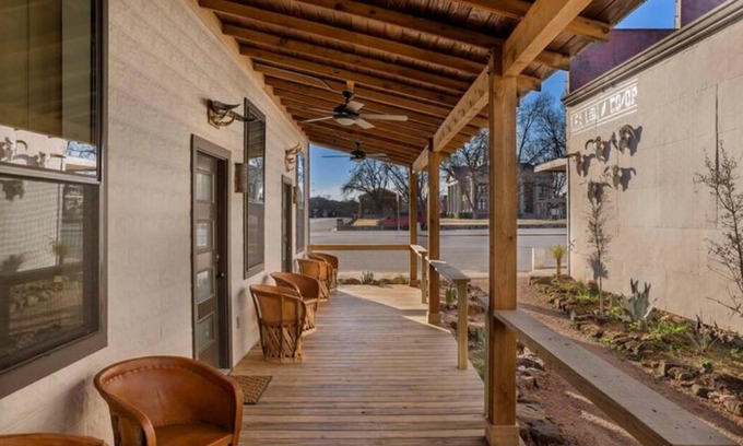 Mason Apartment | Lea Lou Lodge #2 on the Square