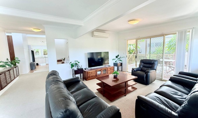 Ferny Hills House | Leafy peaceful 3 bedroom family friendly home for serene escape