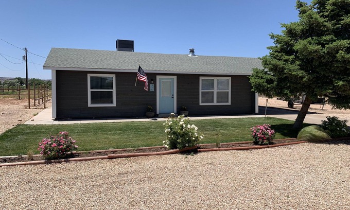 Fredonia House | Leaning Pine Cottage - Close to Zion, Bryce, and Lake Powell!