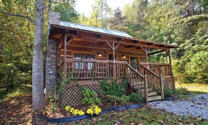 Tellico Plains Cabin | Leave the stress behind!- private hot tub, pet and motorcycle friendly, let peace and nature surround you! by RedAwning