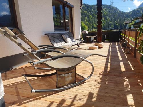 Pinswang Apartment | LECHUFER, 80m2, Haushälfte mit privatem Eingang, Kaminofen, Terrasse, Garten