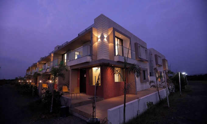 Rajpipla Hotel | Leena Resort