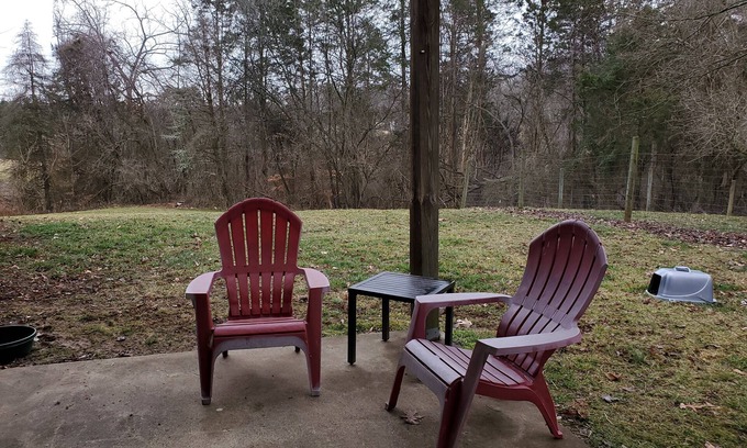 Leesburg Apartment | Leesburg-Ashburn Farm Apartment: IAD/16min; Reston/24min; Metro/10min