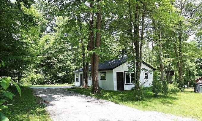 Carrollton Cottage | Leesville Lake 2 Private Bdrms NO Stairs shower/tub Sleeps 6, FIREPIT AC RANCH
