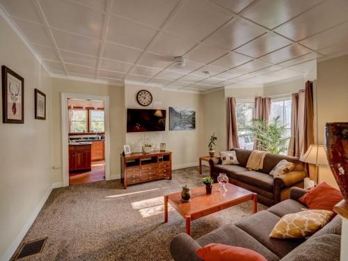 Oneonta House | Left Field All Star Baseball Rentals