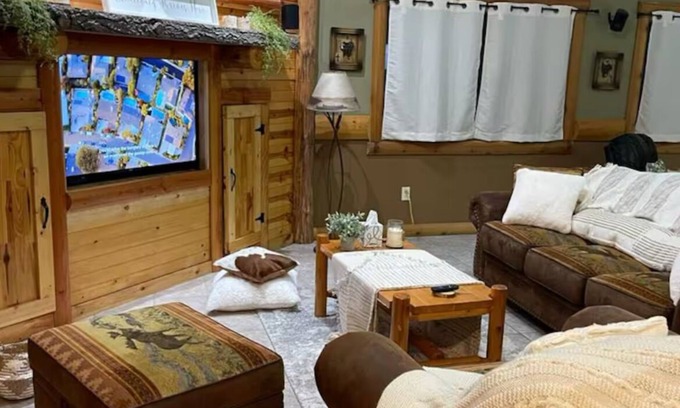 Eau Claire House | Legacy farm waterfront horse farm with 3bedroom in a barn complex in Eau Claire.