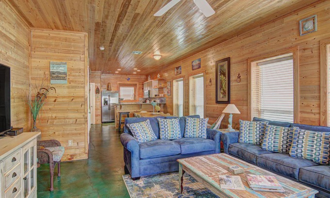 Port Aransas Condo | LEGACY @ The Commons, sleeps 9, PET FRIENDLY, Community Pool!