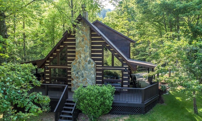 Sugar Grove Cabin | Legends 2 Bedroom 2.5 bath Log Cabin in Valle Crucis NC