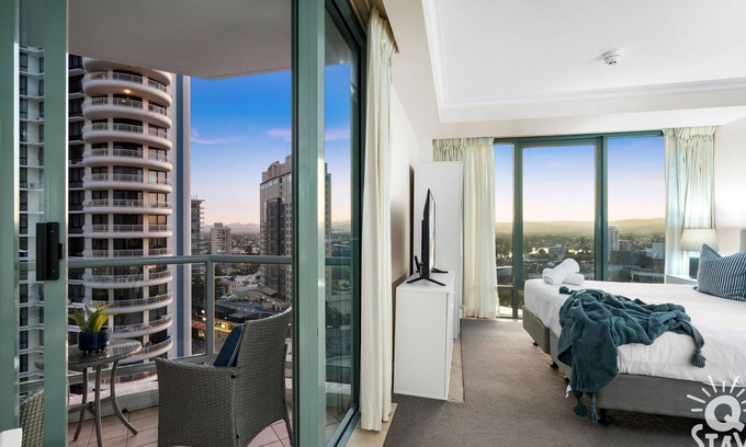 Surfers Paradise Apartment | Legends – 2 Interconnecting Bedroom Apartment