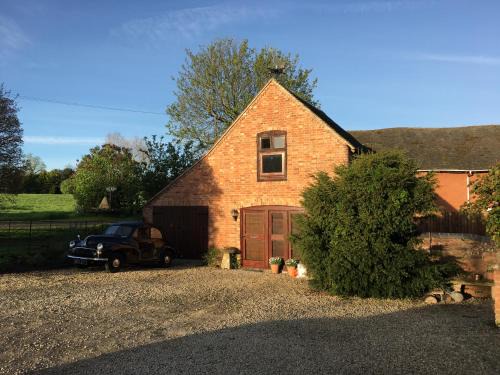 Tiddington House | Leila