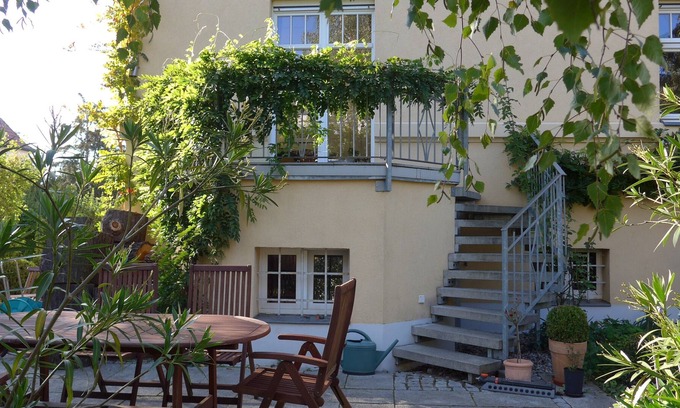 Markkleeberg Villa | Leipzig:beautiful historic villa and garden, 2-10 persons family friendly
