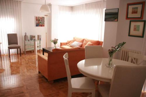 Valladolid Apartment | LEKKER&VIDA, Vivienda de Uso Turístico, céntrica, garaje en el edificio