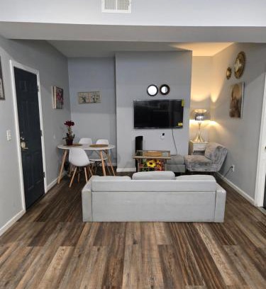 Newark House | Lemon king room 4
