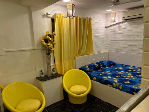 Pali Hill Apartment | Lemon room