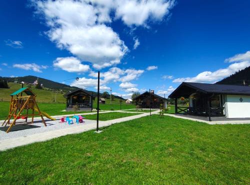 Ciocanesti House | Lemont