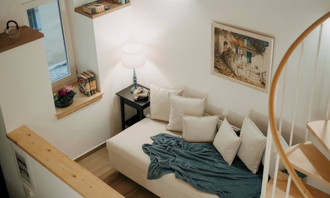 Old Town Apartment | Lenko Verde Apartment by Estia