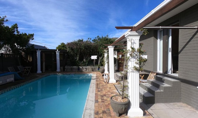 Fish Hoek Bed & Breakfast | Leo's Den