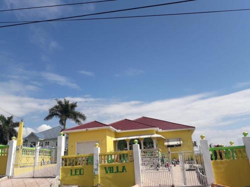 May Pen House | LEO VILLA