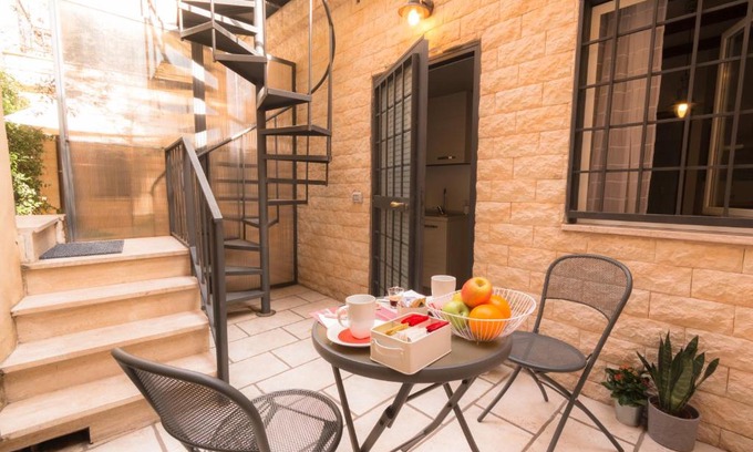 Monti Apartment | Leonina 75 Holidays