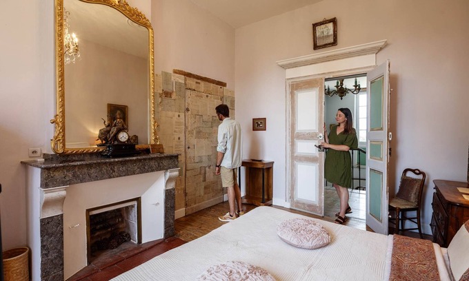 Marssac-sur-Tarn Bed & Breakfast | Les écritures" guest room