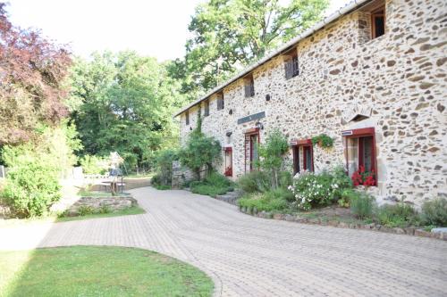 Saint-Jory-de-Chalais Bed & Breakfast | LES 2 CHENES
