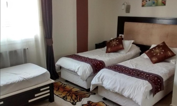 Hai Emir Hotel | LES 2 HORLOGES