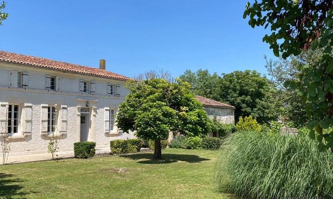 Le Mung Villa | Les Abelins Farmhouse private pool, covered barn