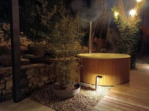 Saint-Zacharie Apartment | Les Bains de St Clair - Chambre Bain Nordique Spa