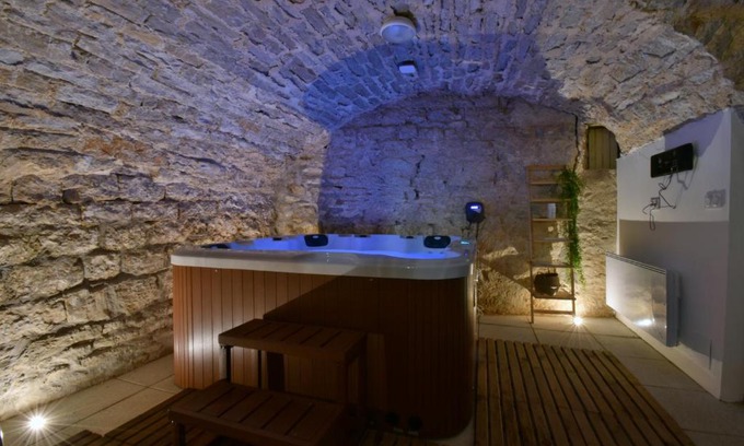 Molain House | Les Bouc'tins
