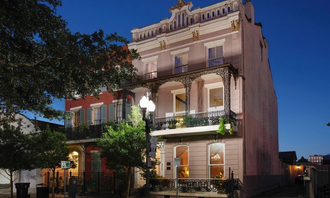 Arts/Warehouse District House | Les Carillons - Arts District Gem nLarge Groups Welcome! Pool! Elevator!