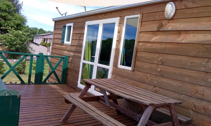 Lacombe Ski Chalet | Les chalets de Bes "Le Campagnard "
