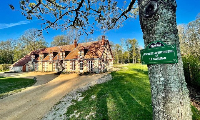 Vierzon Apartment | Les chambres de Charnay - Calme Charme et Confort Piscine à 5 mn du péage