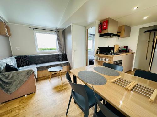 Les Mathes Ski Chalet | Les Charmettes Mobilhome 2 ch Climatisé - Terrasse fermée - Locsweethome