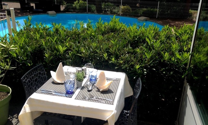 Lux Hotel | Les Charmilles