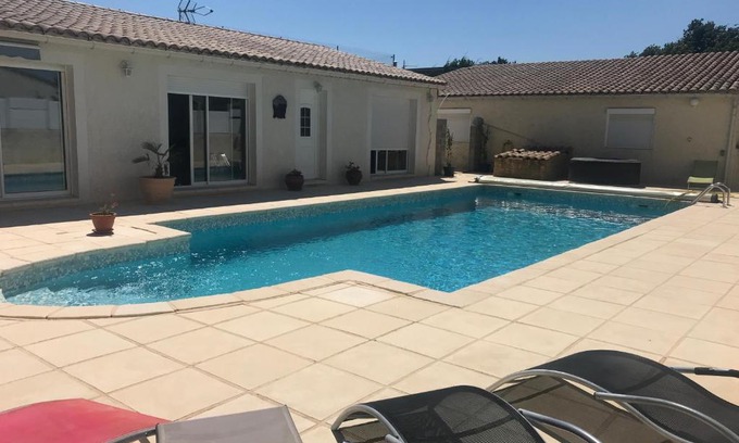 Donzere Apartment | LES CLÉMATITES