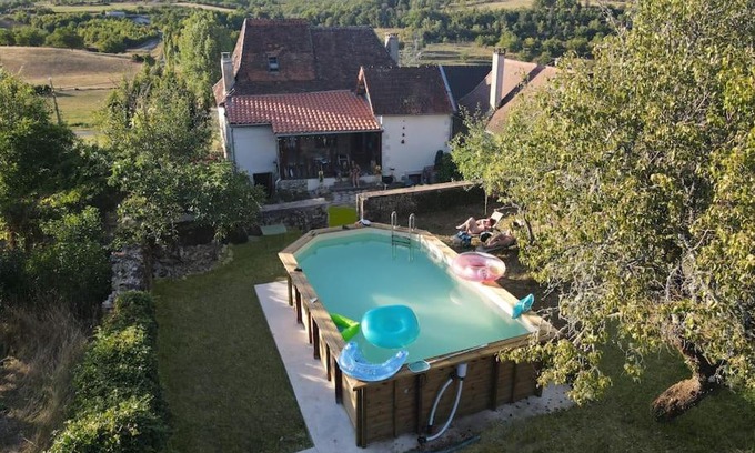 Azerat House | Les Coccinelles, Maison avec piscine privée